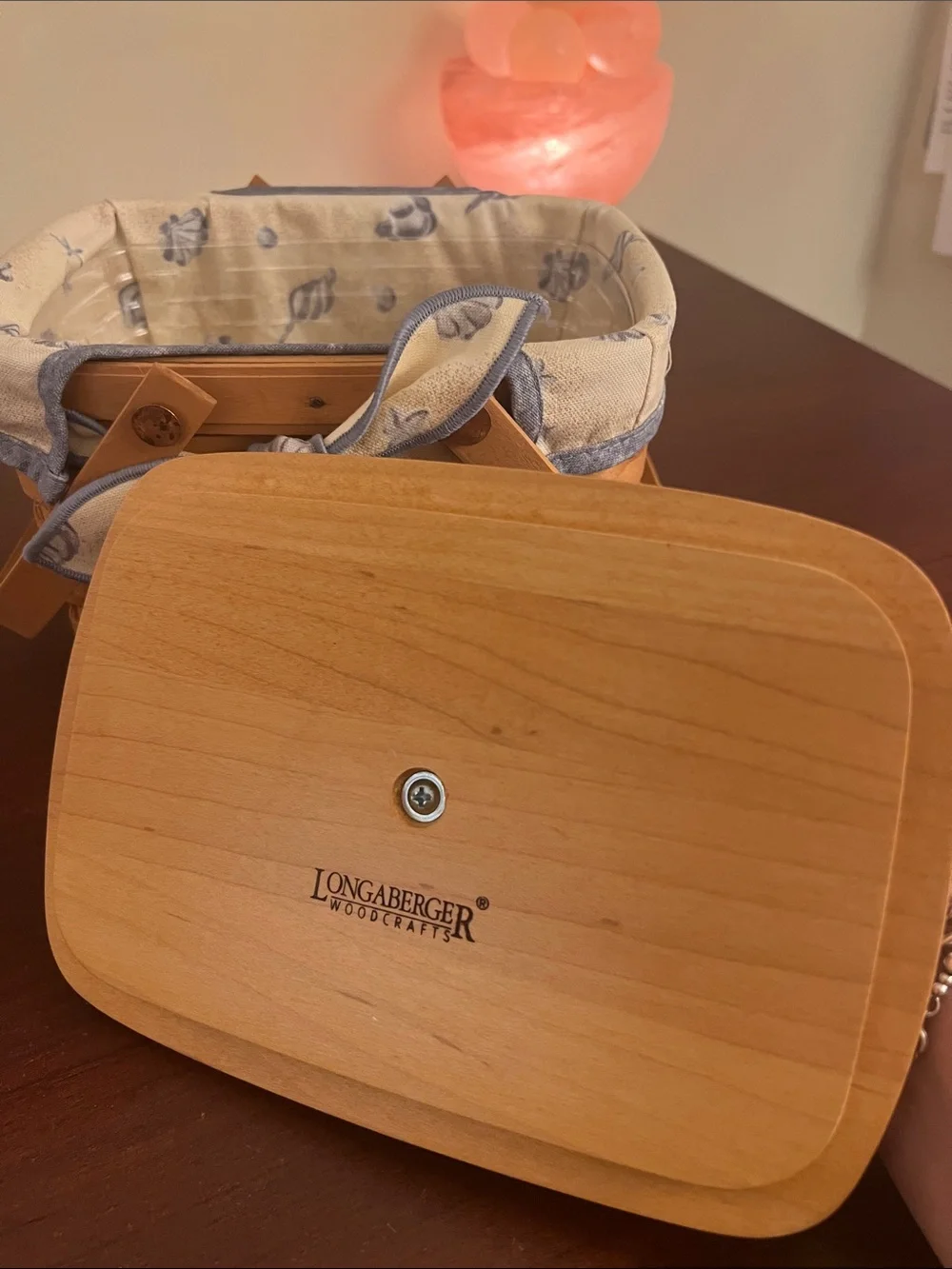 Longaberger Market Basket with Seashell Liner and White Seashell Tie On Pendant